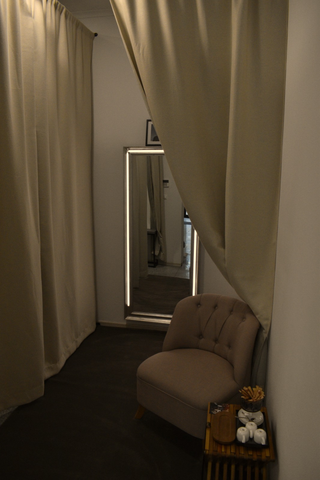 SWANK private fitting room